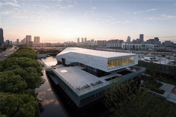 金屬復(fù)合瓦建筑