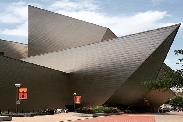 環(huán)保金屬瓦建筑