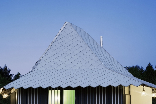 金屬?gòu)?fù)合瓦建筑