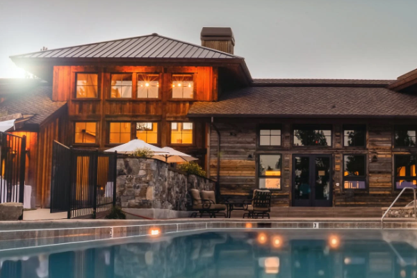 金屬?gòu)?fù)合瓦建筑