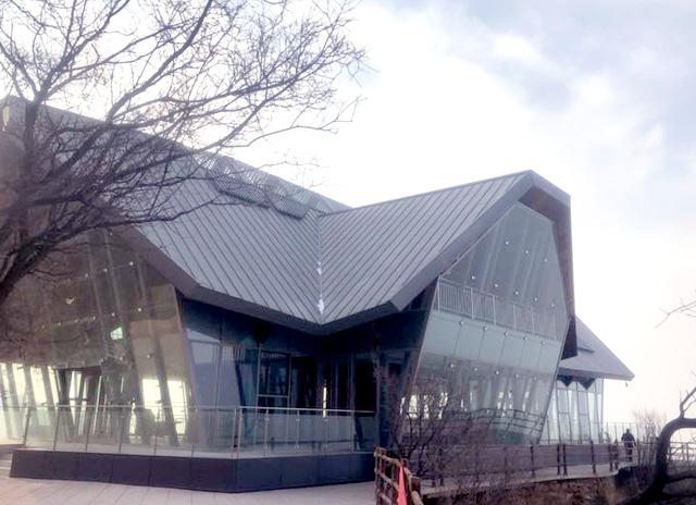 金屬?gòu)?fù)合瓦建筑