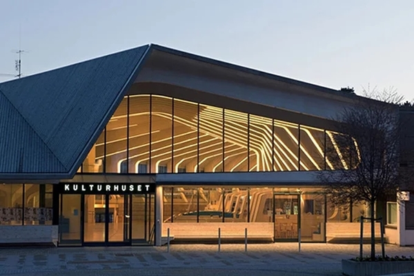 金屬?gòu)?fù)合瓦建筑