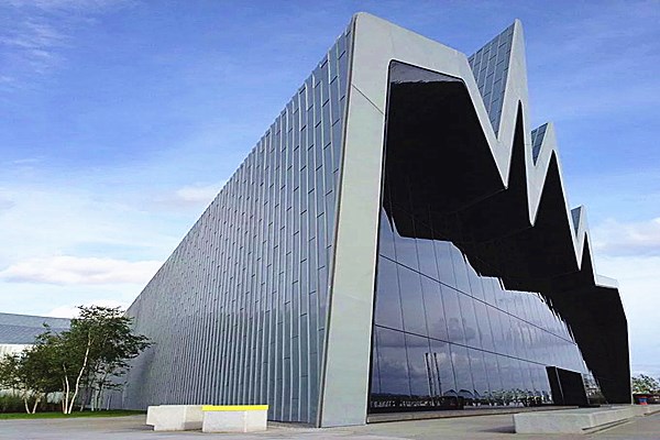 金屬?gòu)?fù)合瓦建筑