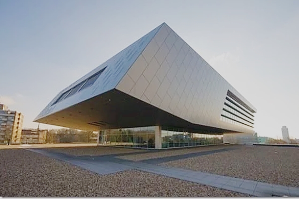 金屬復(fù)合瓦建筑